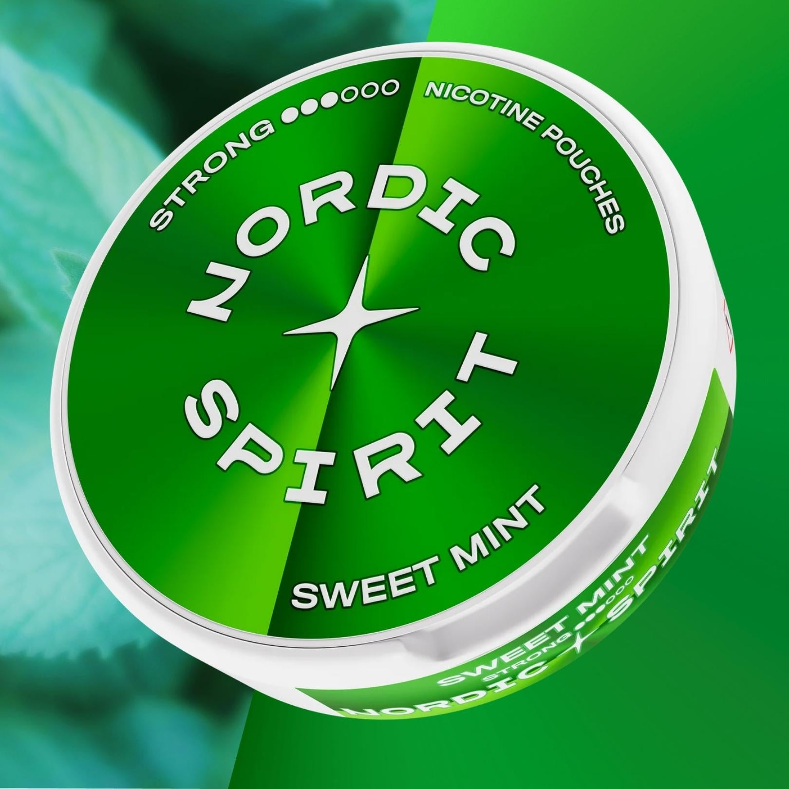Eine Dose Nordic Spirit Sweet Mint vor grünem Hintergrund