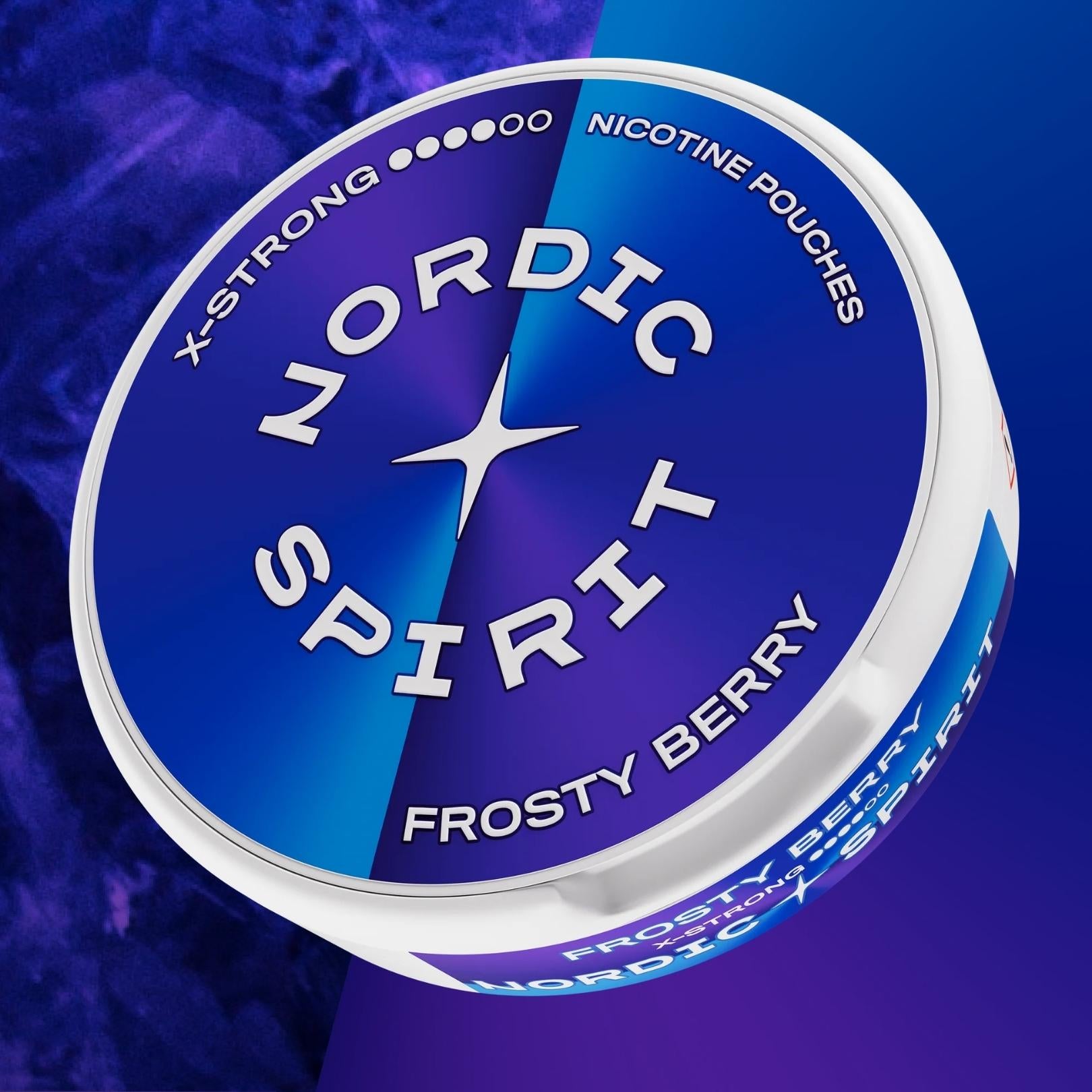 Eine Dose Nordic Spirit Frosty Berry vor blauem Hintergrund