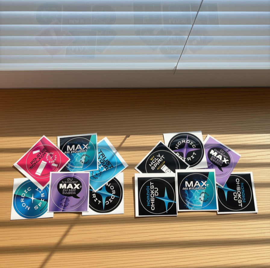 Sticker liegend auf einer Fensterbank