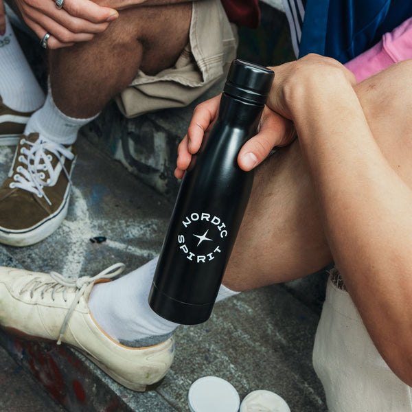 Schwarze Nordic Spirit Trinkflasche