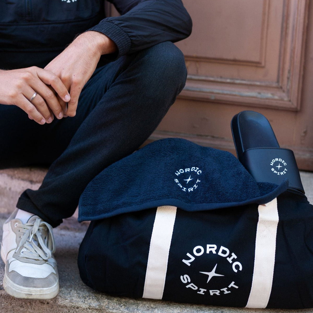 Nordic Spirit Sporttasche, Handtuch und Slipper für unterwegs